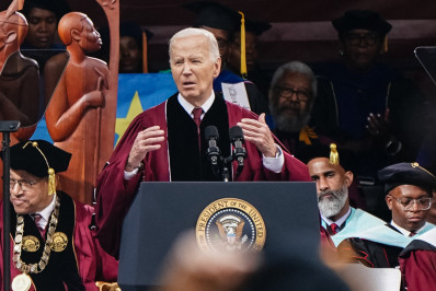 Biden promete a estudantes trabalhar pela paz no Oriente Médio