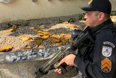 PM prende dois suspeitos com drogas no Jardim Amapá em Belford Roxo
