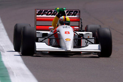 F1: Vettel carrega bandeira do Brasil e faz homenagem à Senna em Imola