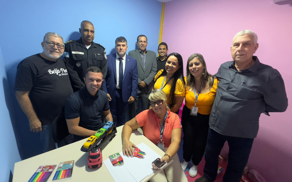 Autoridades mostram a Sala Acolhedora  da 57ª DP