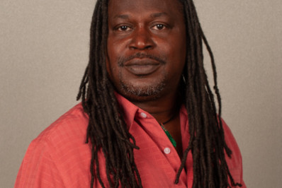 Professor de universidade dos Estados Unidos morre após ser arrastado por onda em Paraty