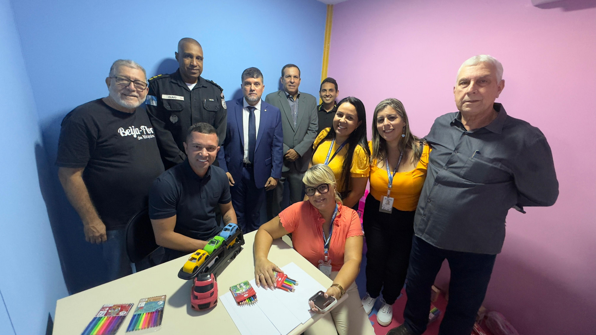 Autoridades mostram a Sala Acolhedora  da 57&ordf; DP - Giulia Nascimento / PMN