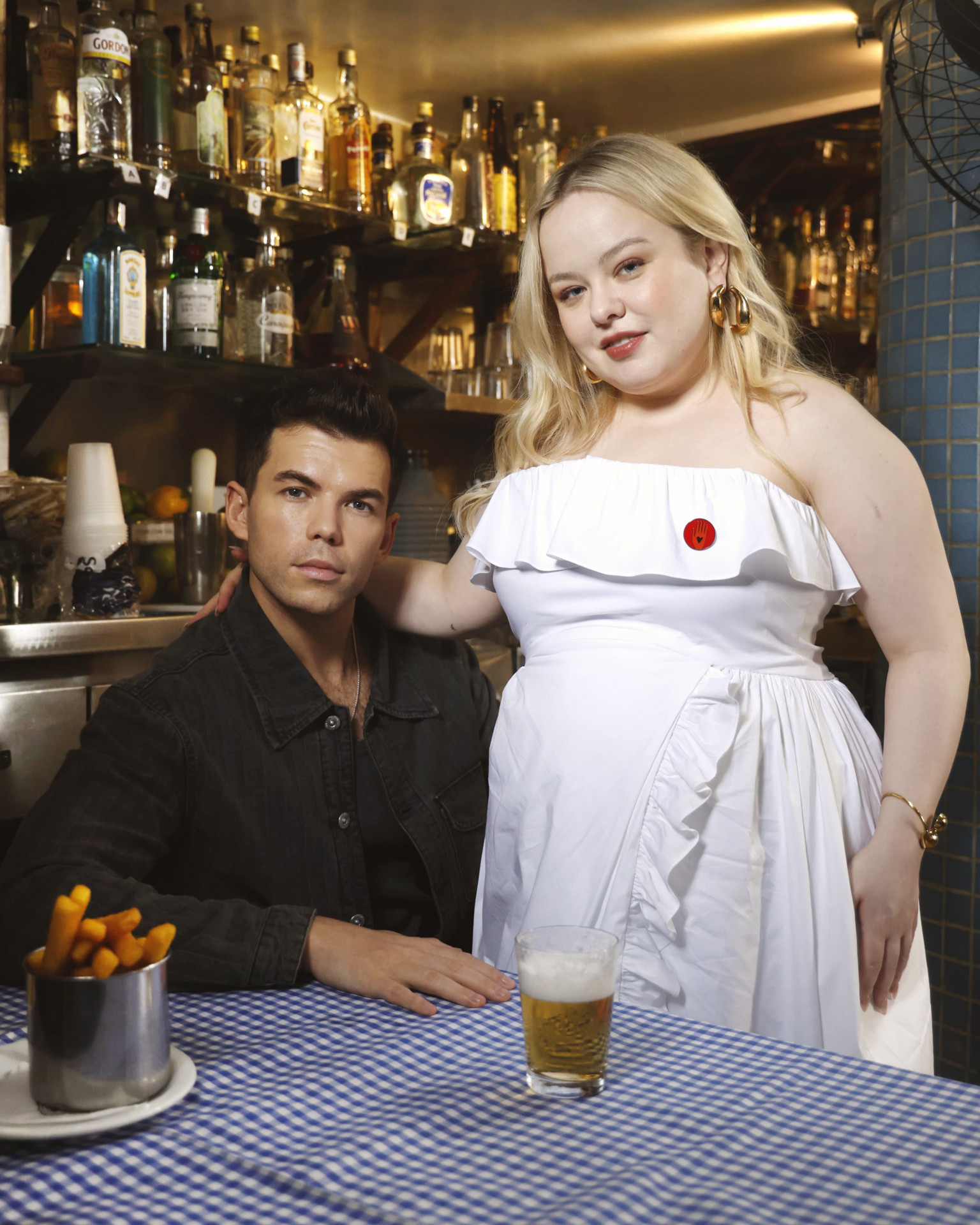 Nicola Coughlan e Luke Newton curtem passeio na Zona Sul do Rio - Marcos Serra Lima / Netflix 
