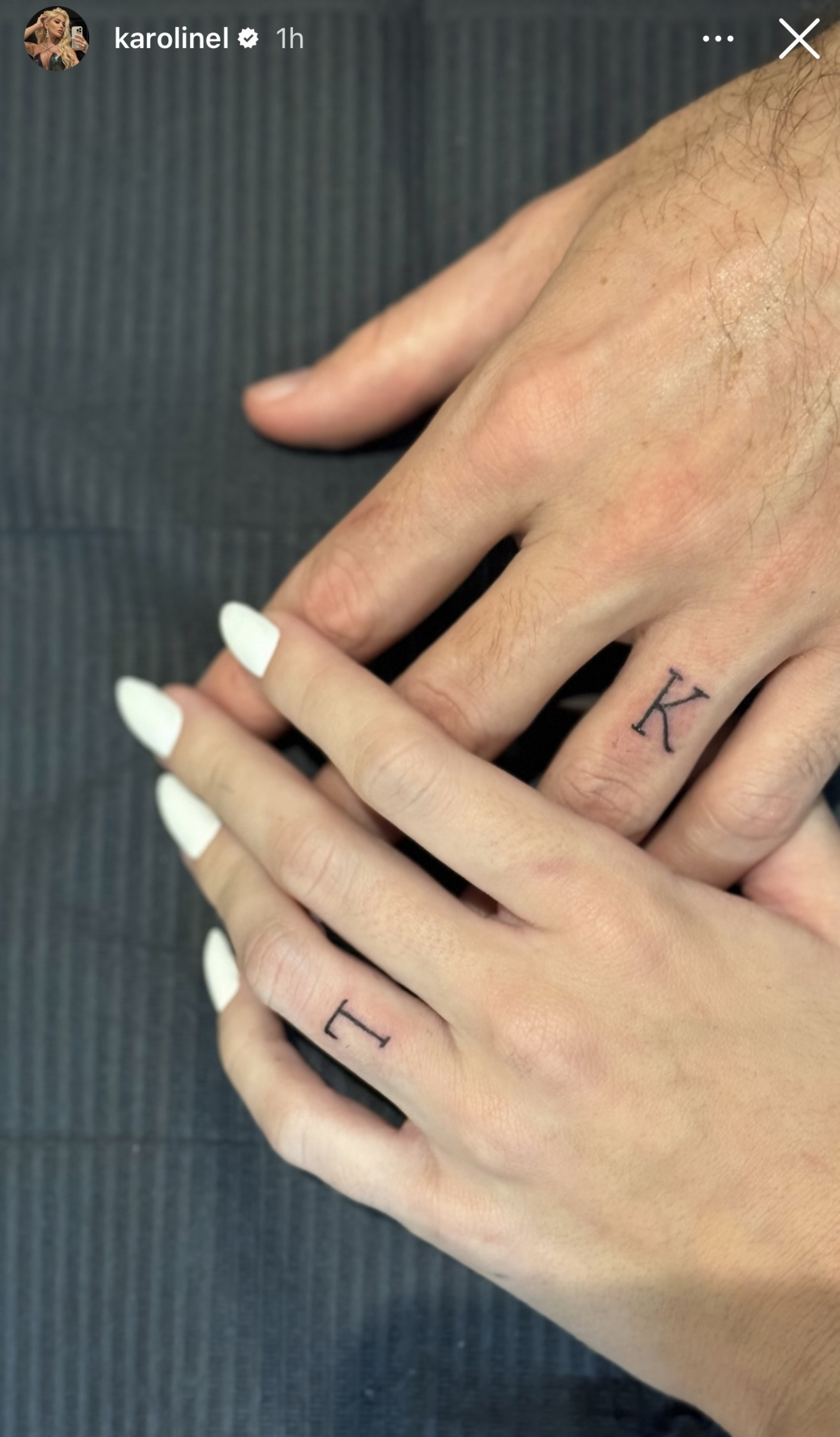Karoline Lima e Léo Pereira fazem tatuagem de casal e brincam: 'Breguice' - Reprodução