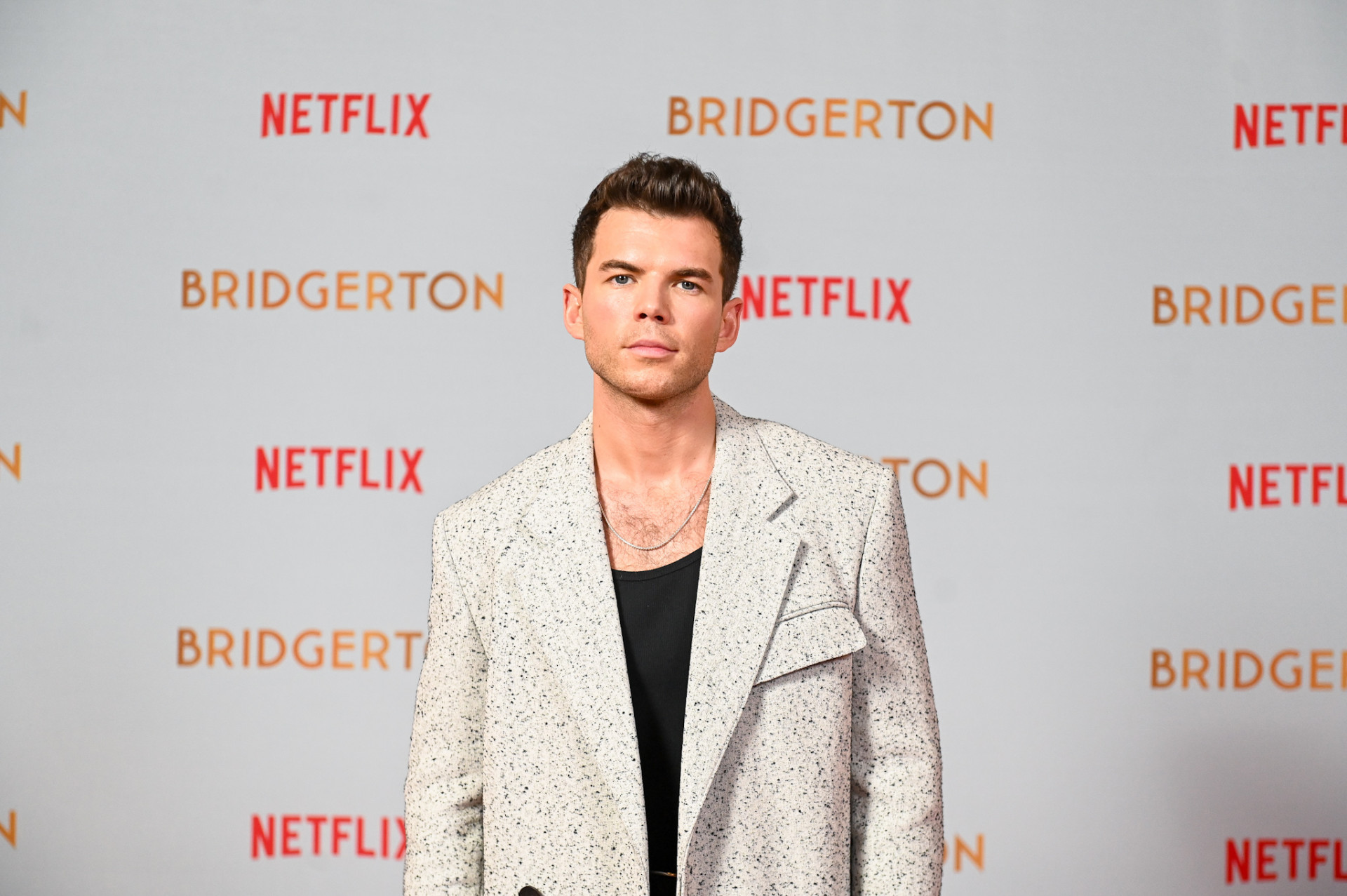 Luke Newton no evento de 'Bridgerton' no Theatro Municipal do Rio - Marcelo Sá Barretto/ Agnews