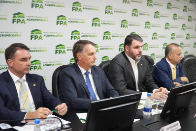 Bancada do agro recebe Bolsonaro para apoio à manutenção de vetos na Lei da Segurança Nacional