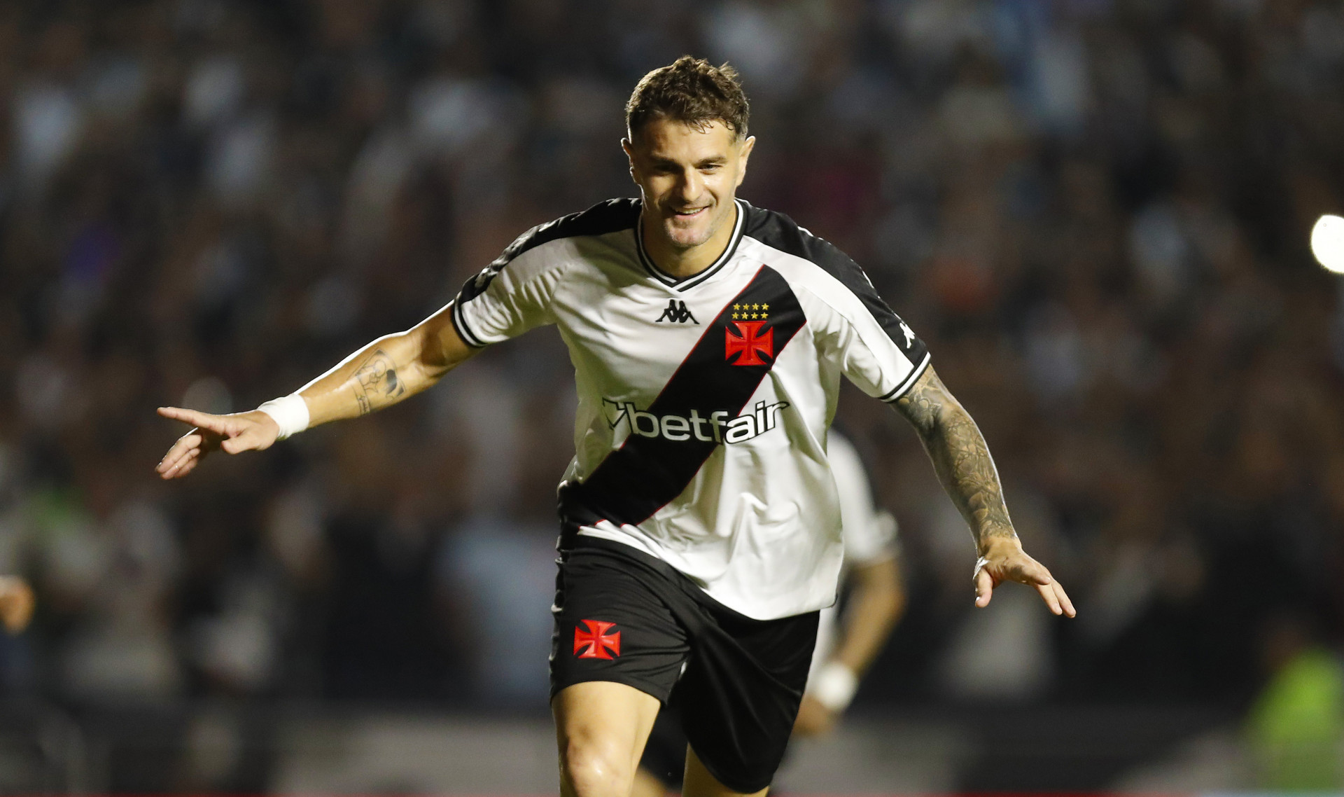 Vegetti marcou duas vezes na classificação do Vasco contra o Fortaleza na Copa do Brasil - Marcelo de Jesus/MdjPhotos/Estadão Conteúdo