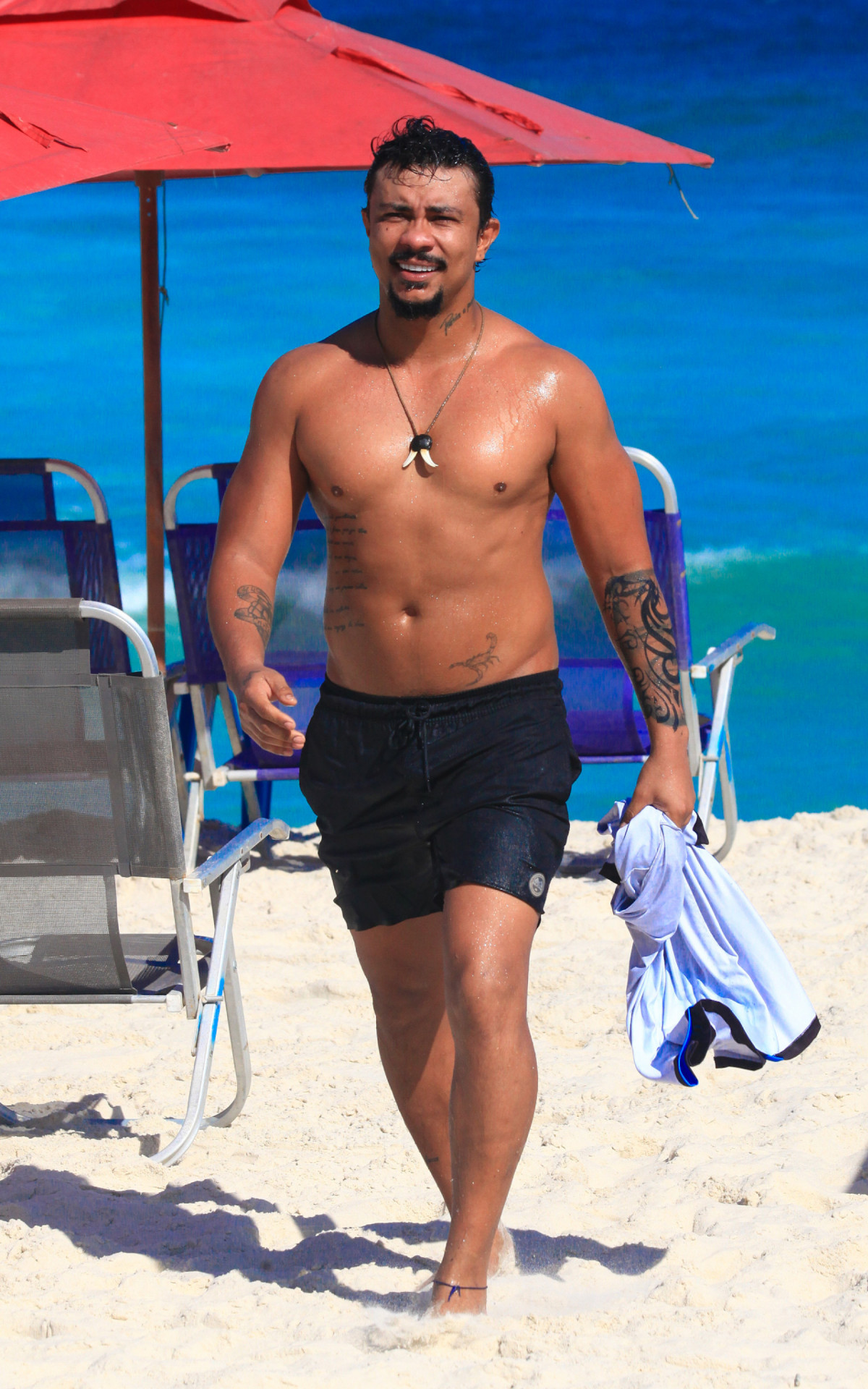 Xamã na praia da Barra da Tijuca, na Zona Oeste - Fabrício Pioyani/ AgNews