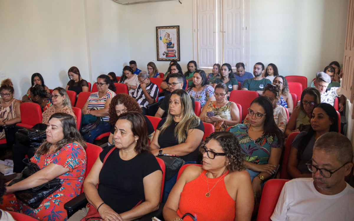 Público de professores presente no lançamento do Projeto Afro Letramento e Educação Climática.