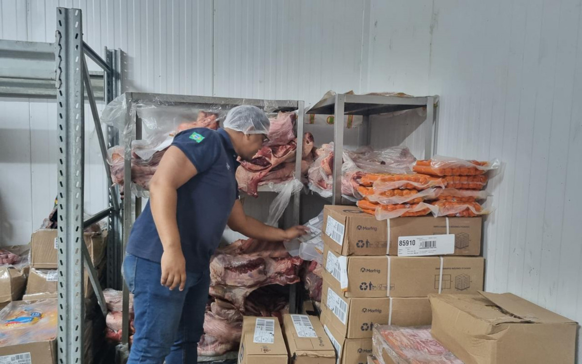 Os três estabelecimentos foram autuados