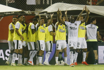Botafogo vence novamente o Vitória e passa de fase na Copa do Brasil