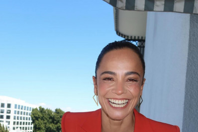 Alice Braga faz primeira aparição ao lado de nova namorada em stories do Instagram