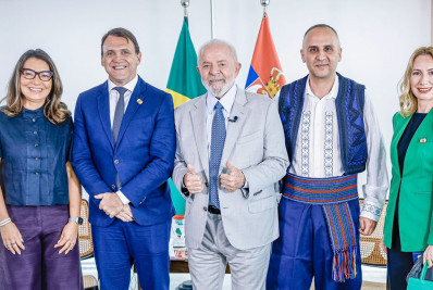 Lula recebe credenciais de oito novos embaixadores