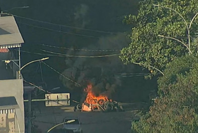 Tiroteio e barricadas incendiadas assustam moradores da Ilha do Governador