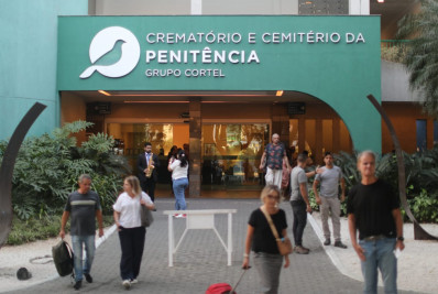 Ativista Eliseu Neto, defensor dos direitos das pessoas LGBTQIA+, é cremado na Zona Portuária