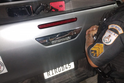 Policiais militares do Bairro Presente Nilópolis prendem dois suspeitos com revólver na Via Light