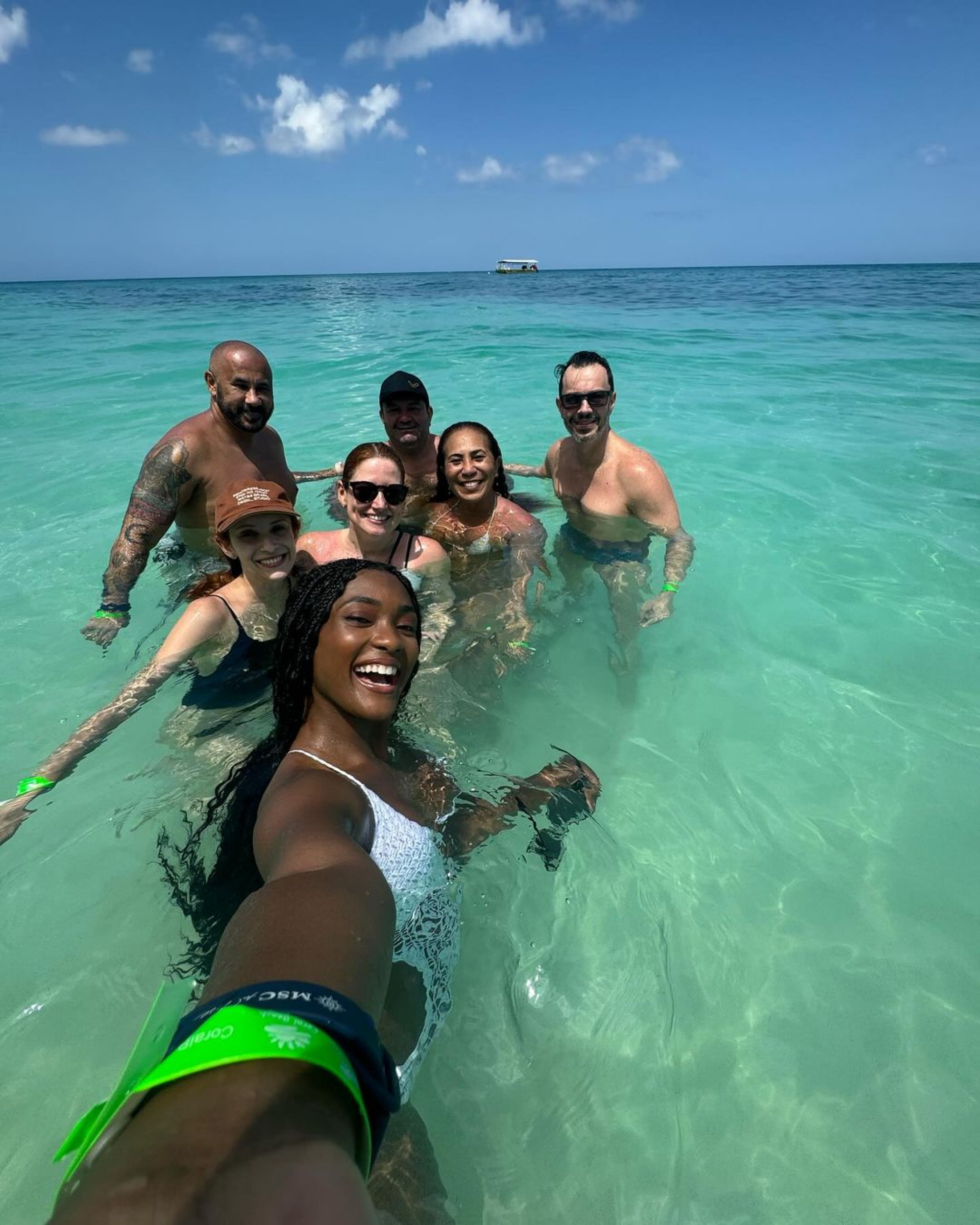 Erika Januza mostra registros de viagem às Ilhas Cayman - Rprodução do Instagram
