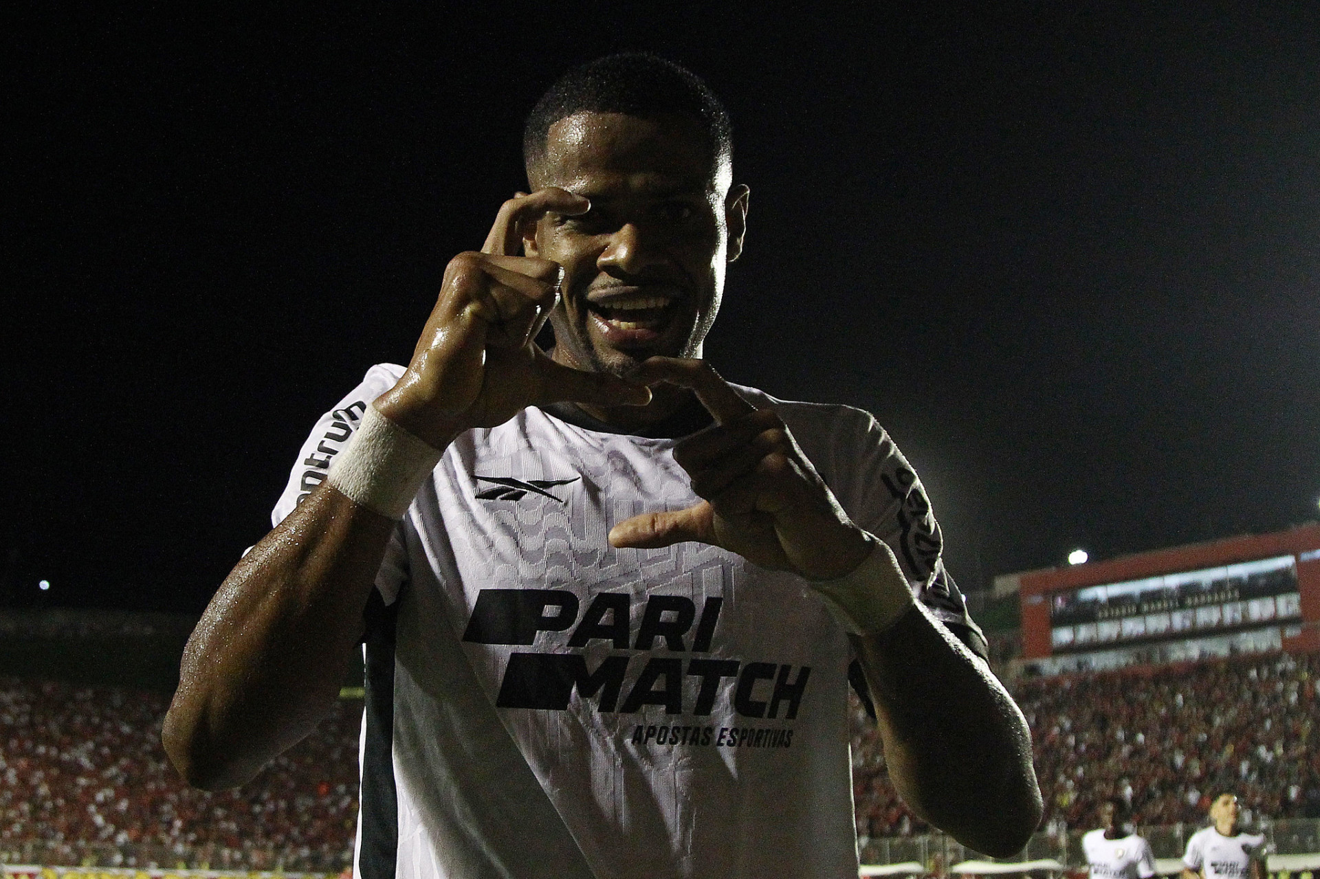 Júnior Santos marcou mais uma vez com a camisa do Botafogo - Vítor Silva/Botafogo