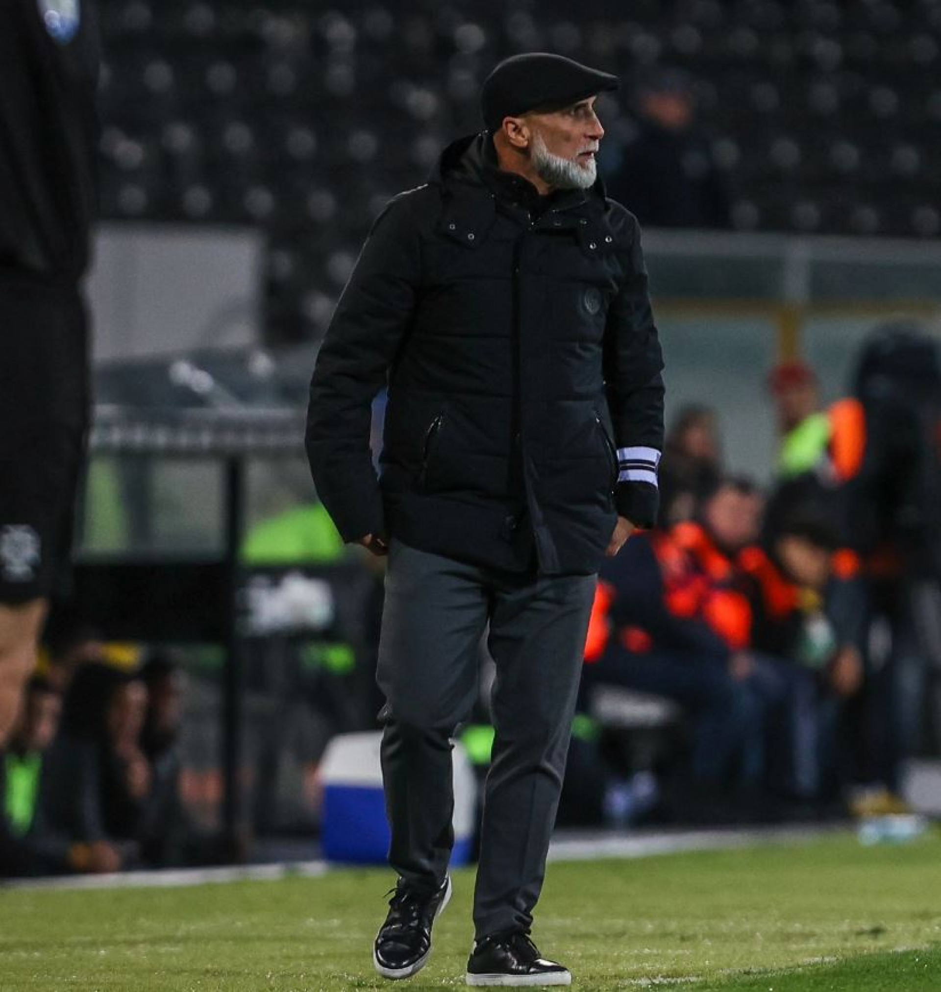 A boina é uma das marcas registradas do treinador Álvaro Pacheco - Reprodução / Redes sociais