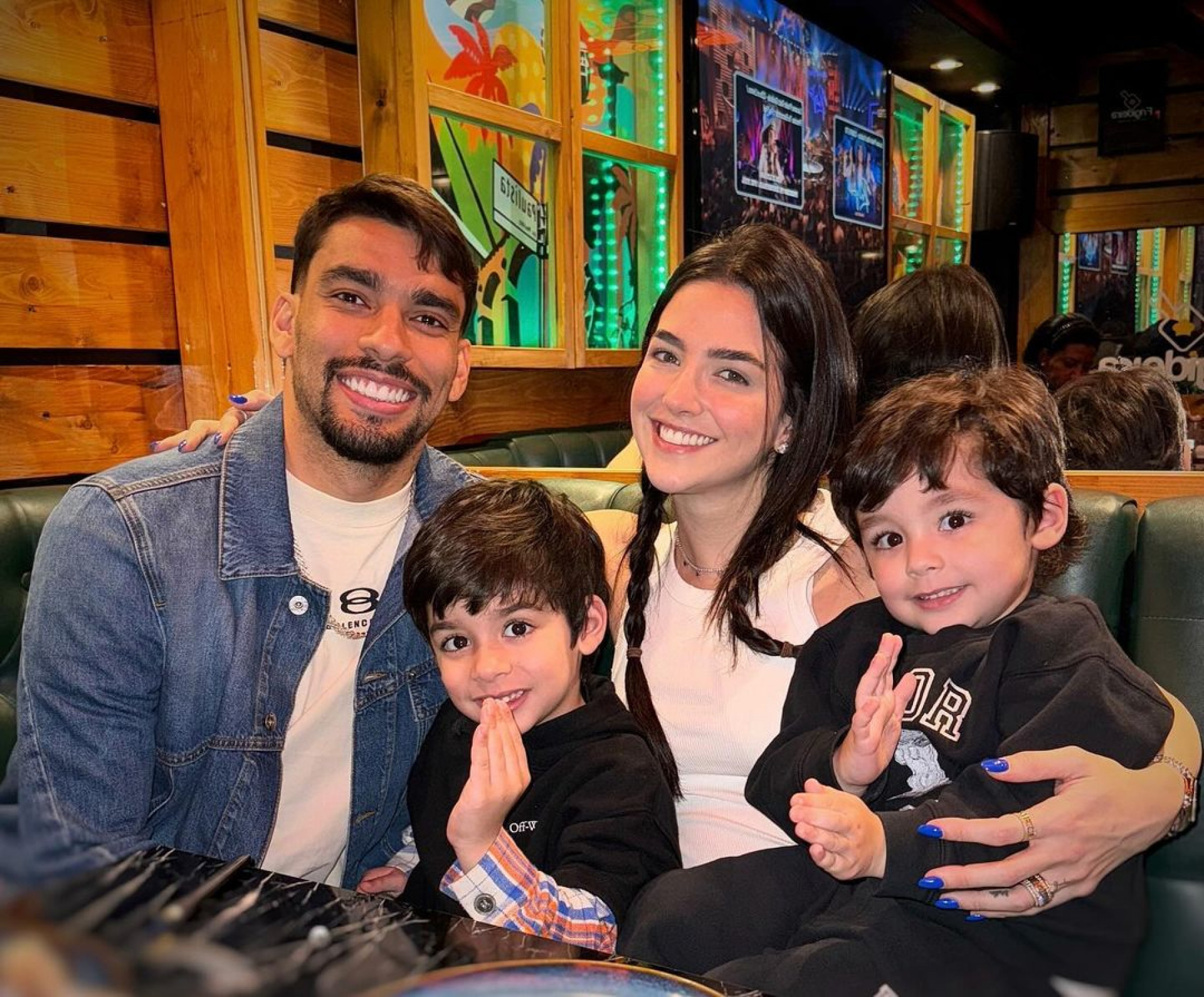 Lucas Paquetá, Duda Fournier e os filhos  - Reprodução / Instagram 