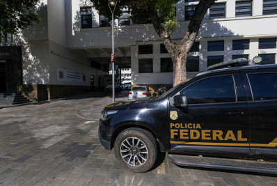 Dino manda PF concluir investigação sobre Renan Calheiros