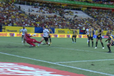 Confira o áudio do VAR sobre a não marcação de pênalti que o Flamengo reclama