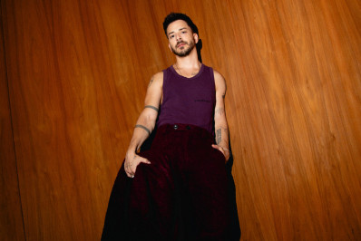 Junior vibra com lançamento do novo álbum e se diverte ao falar sobre clipe em que aparece nu