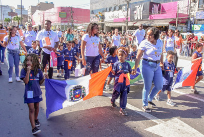 Itaboraí 191 anos: tradicional Desfile Cívico reúne centenas de pessoas na Avenida 22 de Maio