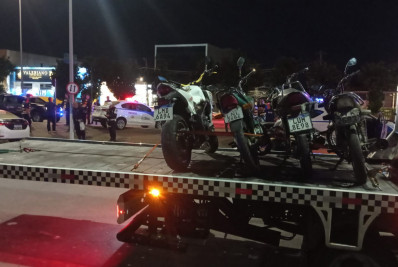 Blitz em Rio das Ostras apreende motos e prende suspeito procurado