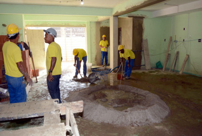 Prefeito Rodrigo Drable vistoria obras no Hospital dos Olhos em Barra Mansa