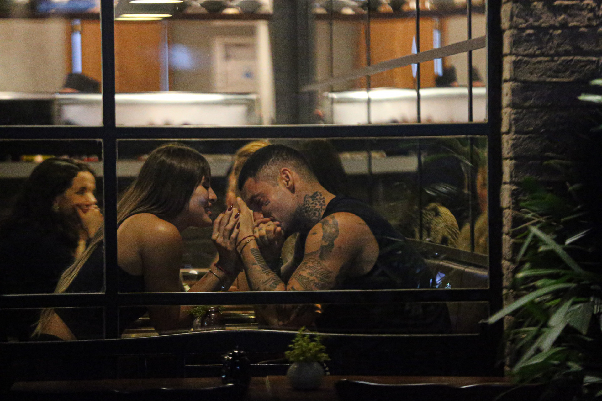 Agatha Sá e Filipe Ret são clicados em restaurante da Zona Sul - Delson Silva / Agnews