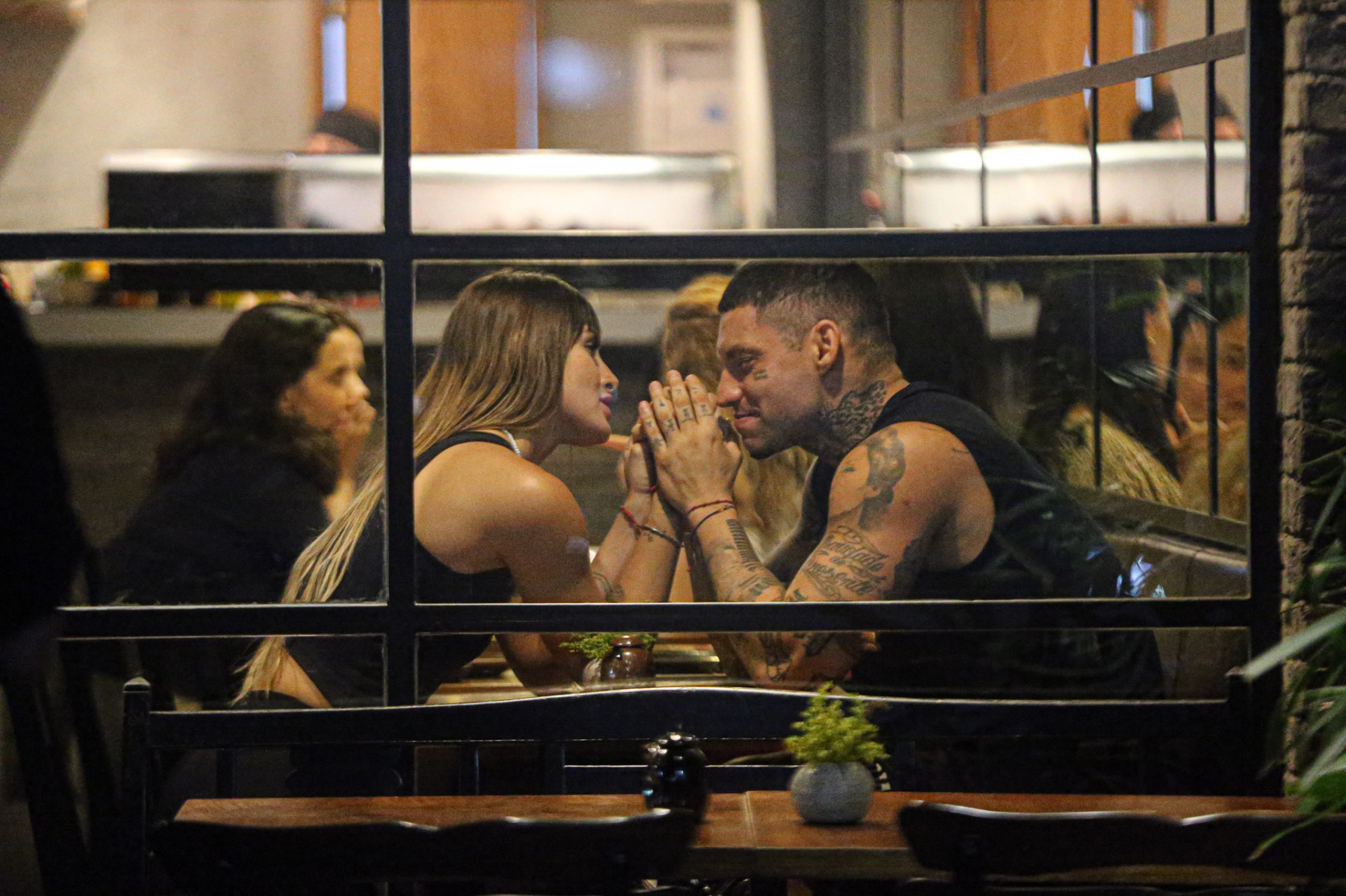 Agatha Sá e Filipe Ret são clicados em restaurante da Zona Sul - Delson Silva / Agnews