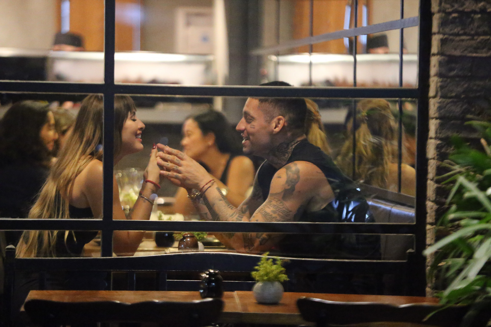 Agatha Sá e Filipe Ret são clicados em restaurante da Zona Sul - Delson Silva / Agnews