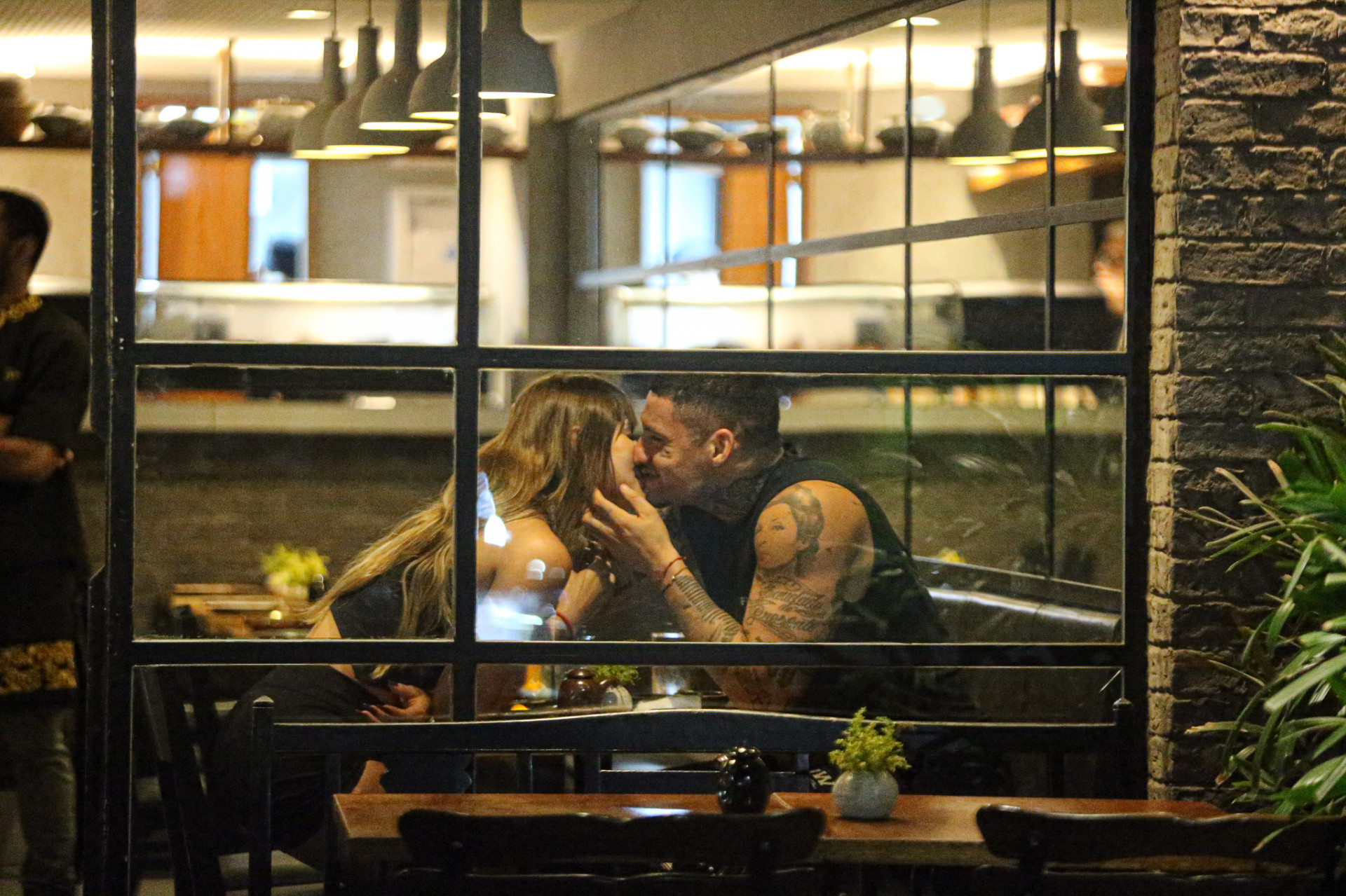 Agatha Sá e Filipe Ret são clicados em restaurante da Zona Sul - Delson Silva / Agnews