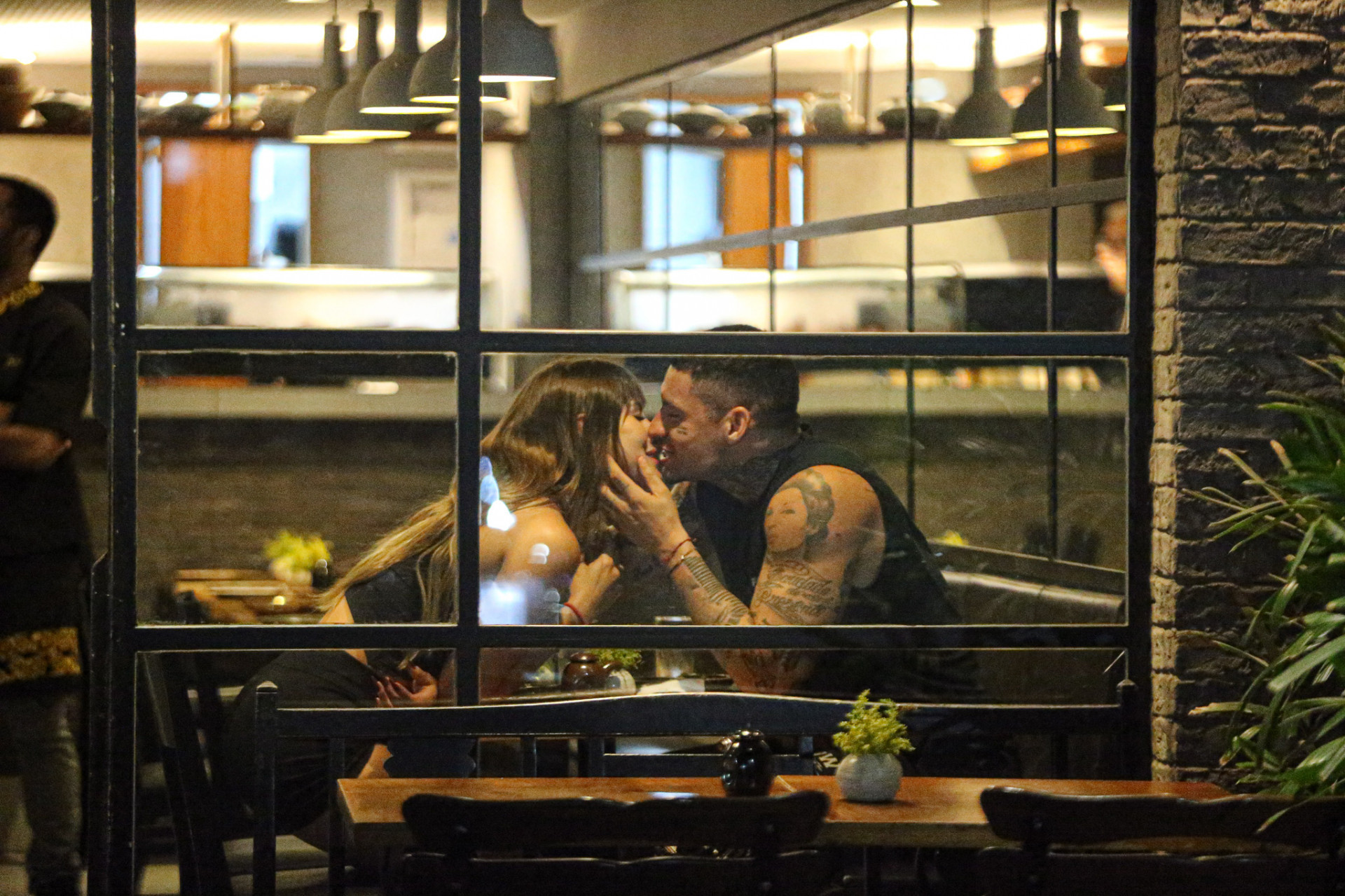 Agatha Sá e Filipe Ret são clicados em restaurante da Zona Sul - Delson Silva / Agnews