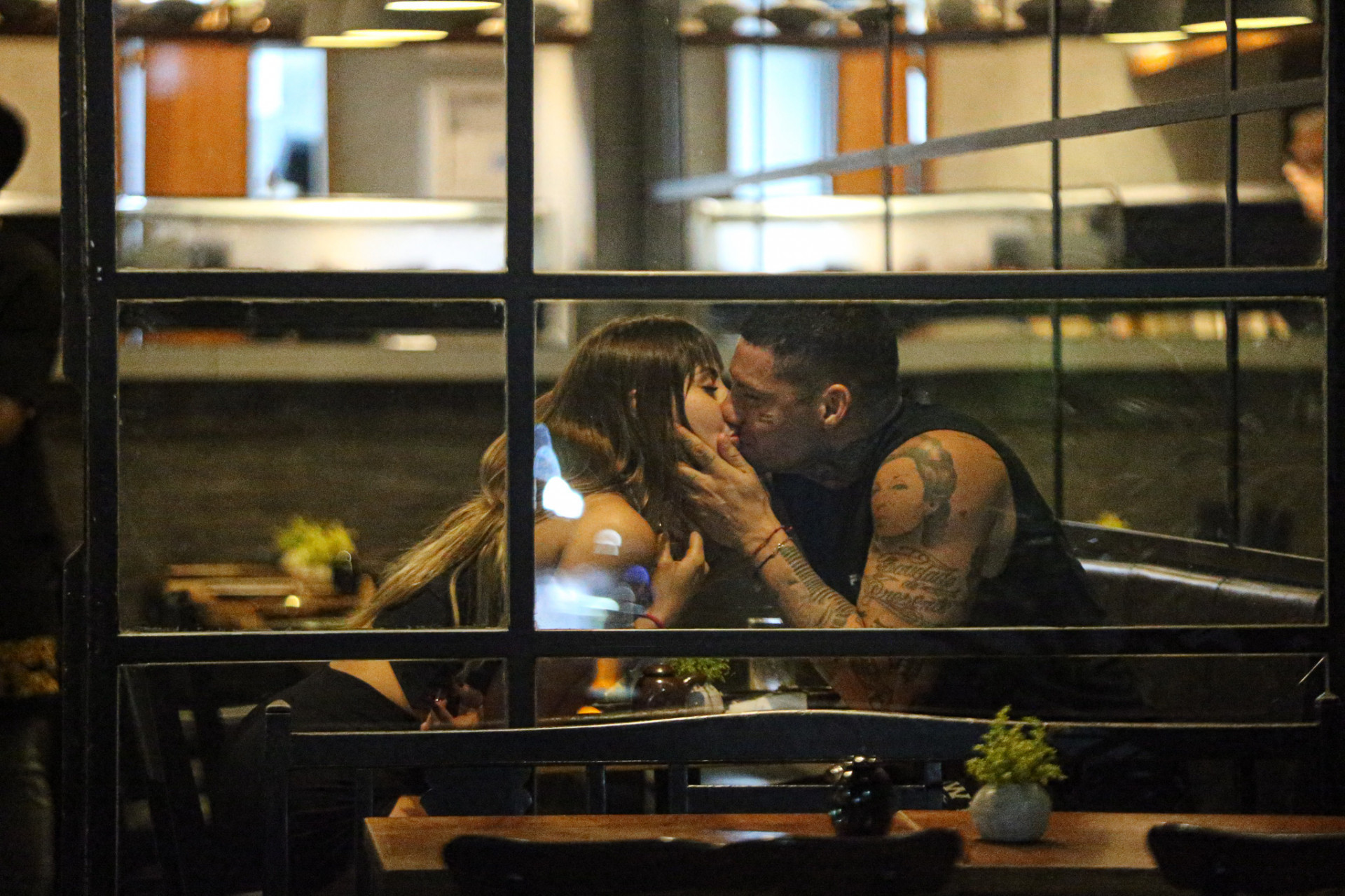 Agatha Sá e Filipe Ret são clicados em restaurante da Zona Sul - Delson Silva / Agnews