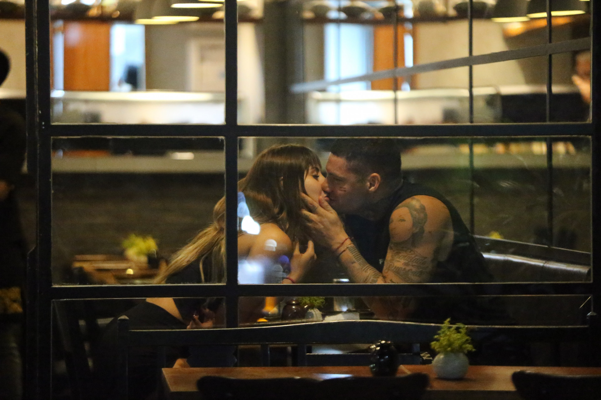 Agatha Sá e Filipe Ret são clicados em restaurante da Zona Sul - Delson Silva / Agnews