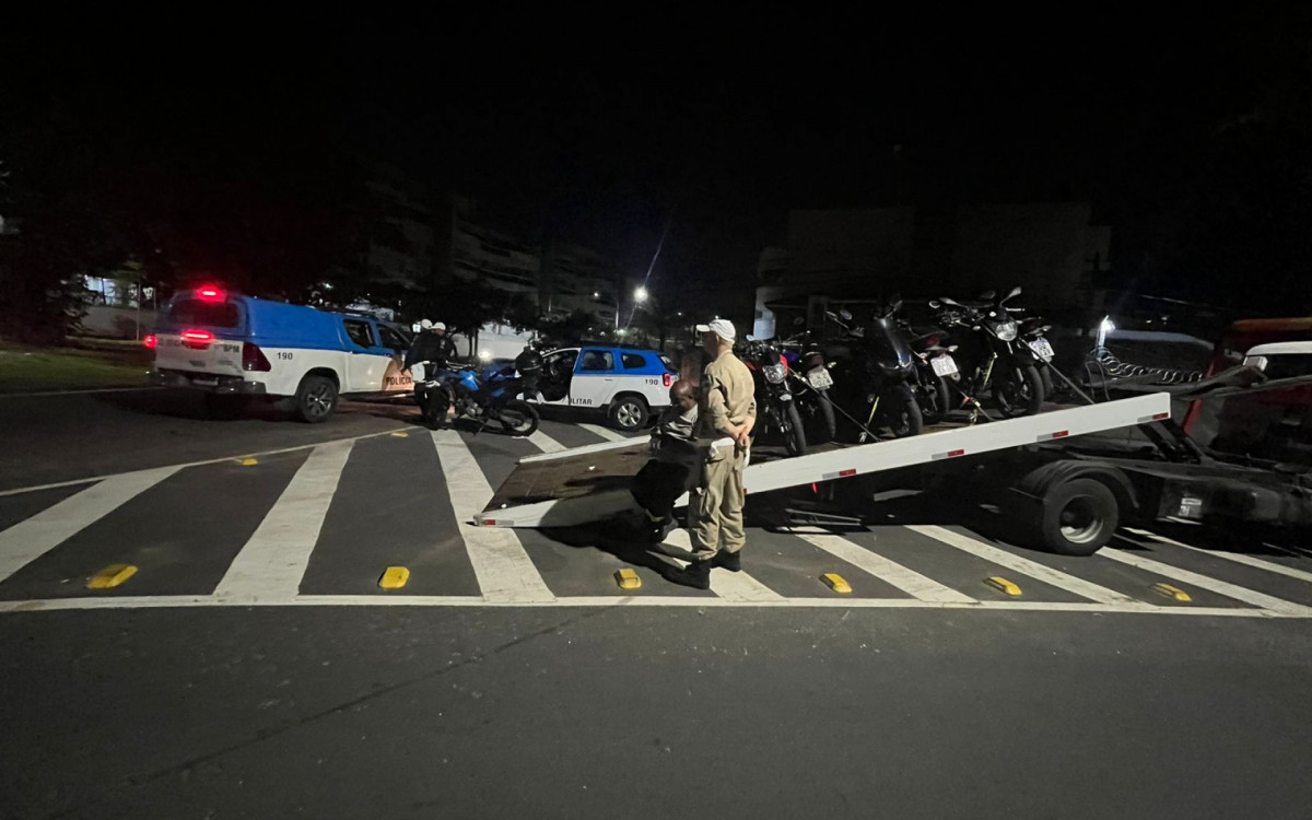 Agentes atuaram durante a madrugada para coibir \'rolezinhos\'
