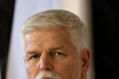 Presidente tcheco recebe alta hospitalar após acidente de moto