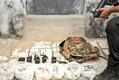 Dupla é presa com grande quantidade de drogas em Meriti