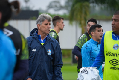 Renato Gaúcho comenta dificuldades em retorno do Grêmio: 'Cabeça está muito ruim'