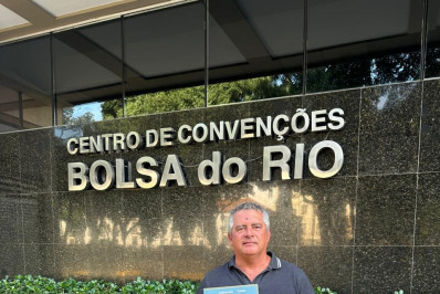 Niteroiense lança livro sobre Bolsa de Valores no Rio