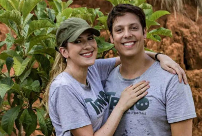 Dani Calabresa detalha bastidores de cena sensual com Fábio Porchat