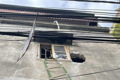 Vídeo: Homem usa marreta para quebrar janela e resgatar pessoas de incêndio no Vietnã