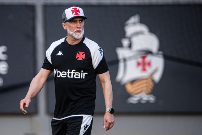 Recém-contratado, Álvaro Pacheco comanda primeiro treino no Vasco