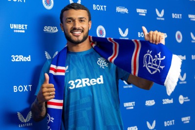 Cria do Fluminense ganha prêmio de melhor lateral-esquerdo do Campeonato Escocês