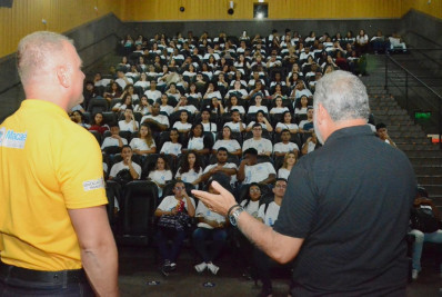 Jovens Aprendizes participam de palestra sobre segurança no trânsito em Macaé