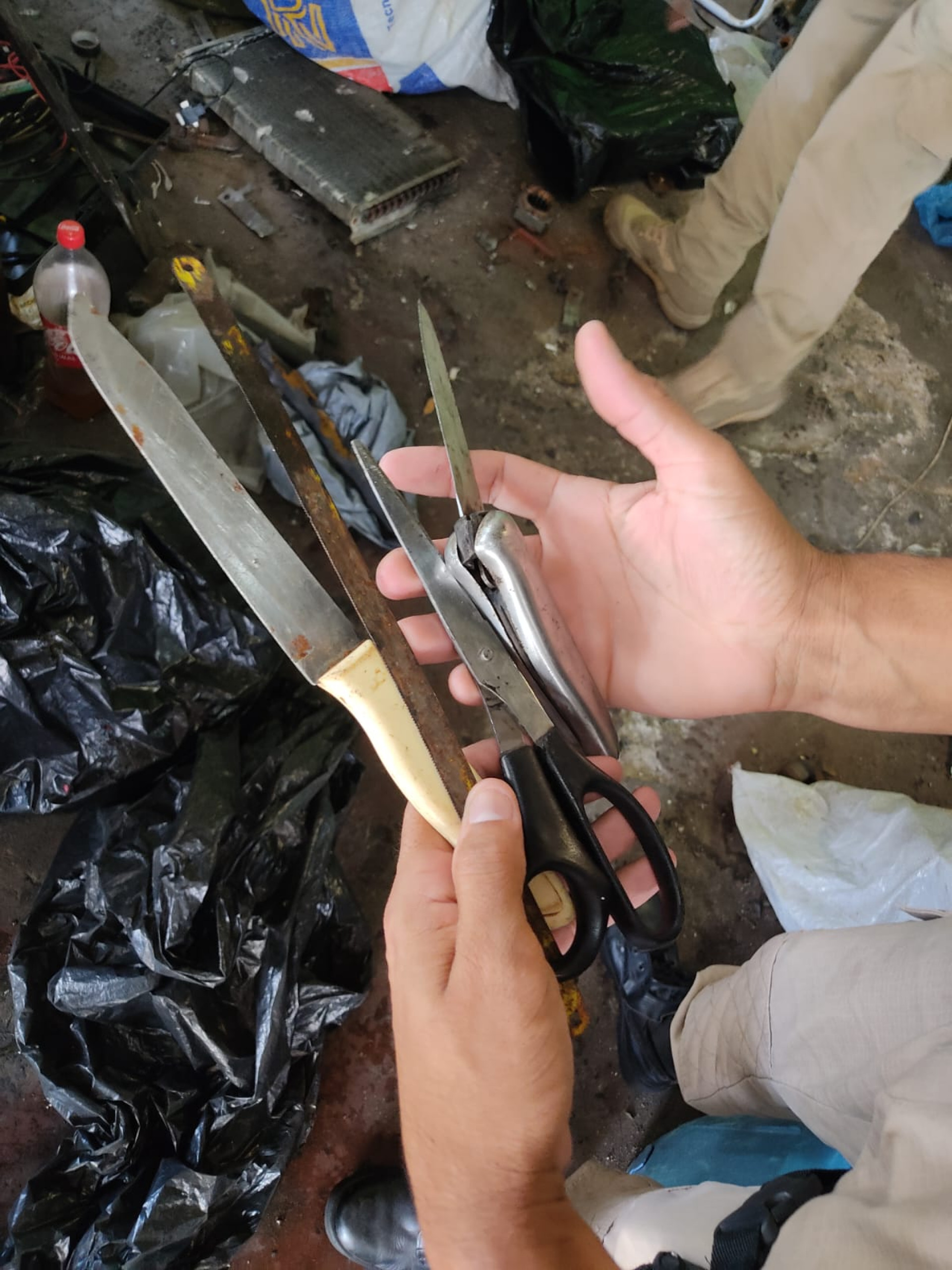 Ao todo, nas duas ações, foram apreendidos 11 objetos perfuro cortantes
