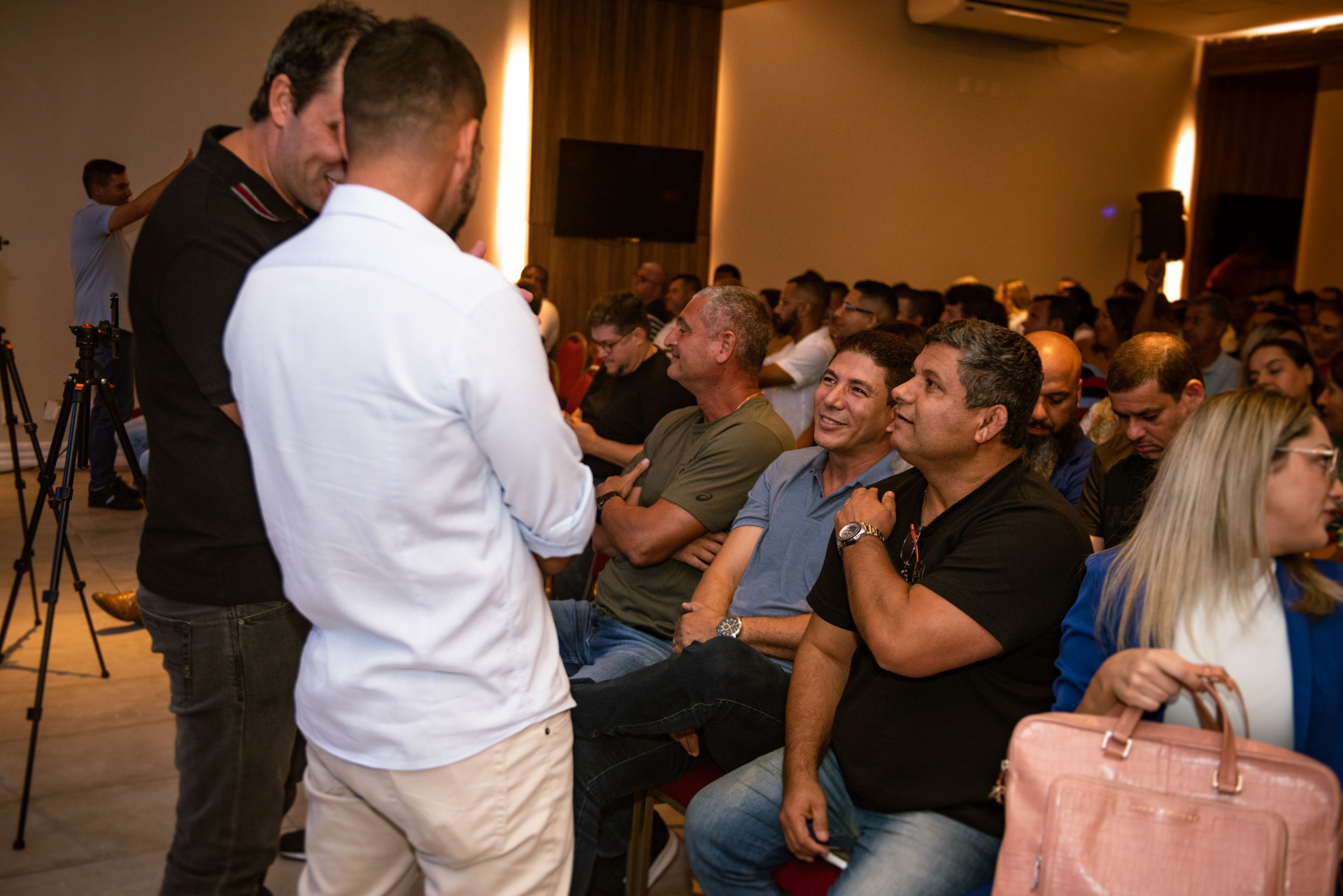 Resenha política durante reunião - Ascom