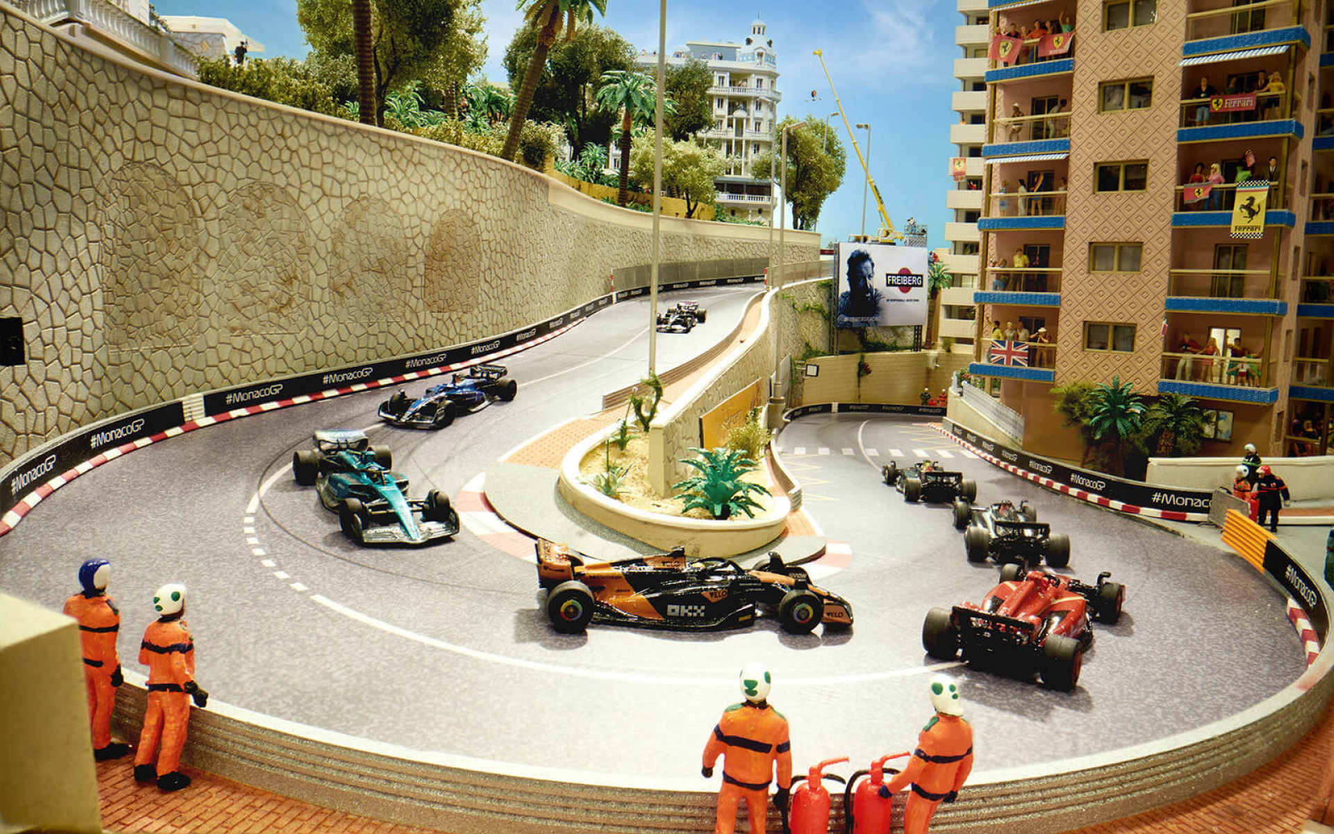 Os carros das atuais equipes da Fórmula 1 foram replicados - Reprodução / Miniatur Wunderland